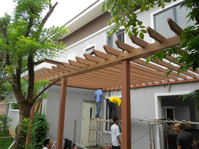 thi công giàn hoa gỗ ngoài trời