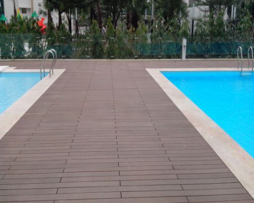sàn gỗ ngoài trời bể bơi
