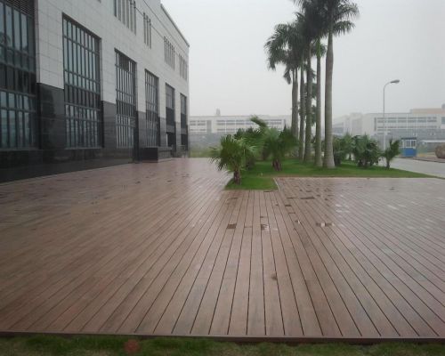 sàn gỗ ngoài trời giá re