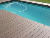 sàn gỗ ngoài trời bể bơi