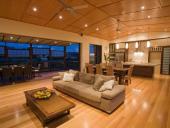 Những ưu điểm của sàn gỗ công nghiệp dùng để ốp trần nhà