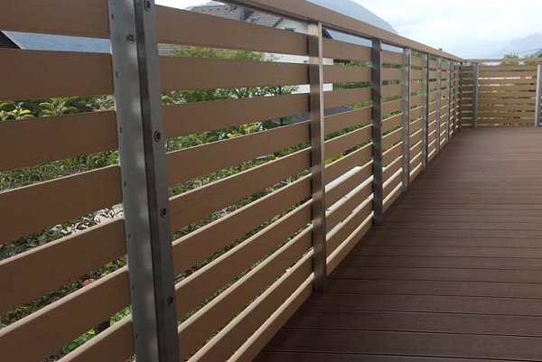 Vệ sinh và bảo trì hàng rào gỗ nhựa WPC Tecwood
