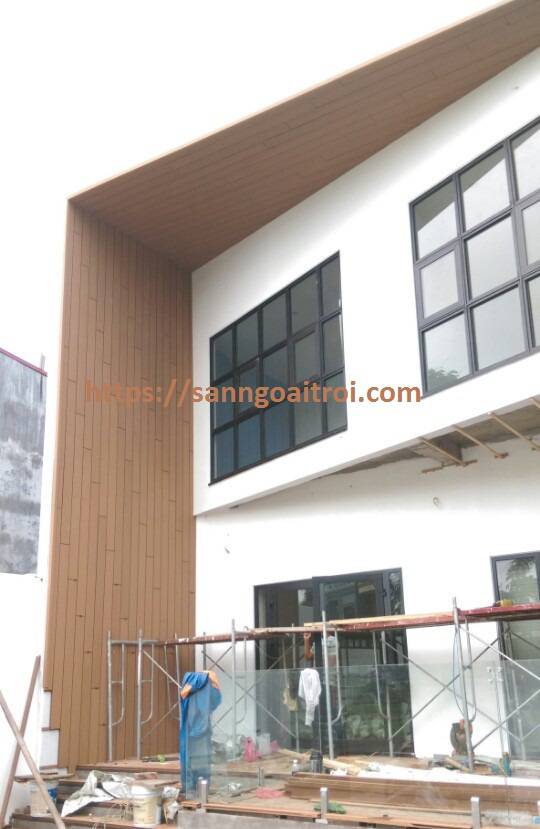 ốp trần gỗ ngoài trời