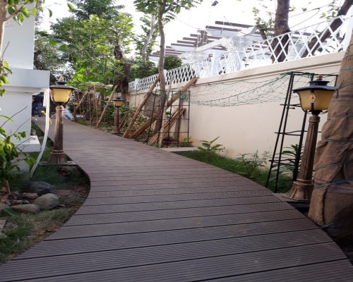 sàn gỗ sân vườn