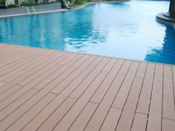 Sàn gỗ bể bơi